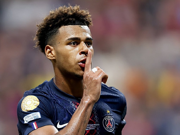 高层力挺斯洛特！利物浦敲定萨拉赫处罚，埃及球星恐无缘最后两战（利物浦高层力撑斯洛特，萨拉赫处罚敲定或缺席赛季末两战）