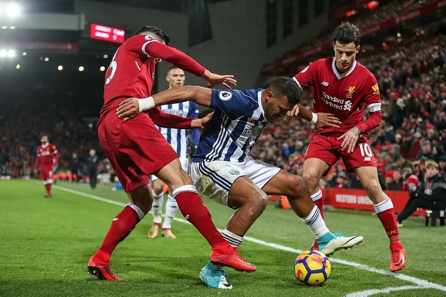 跟队：米兰与普利希奇的续约谈判搁置，可能会直接激活续约条款（跟队记者：米兰与普利希奇续约商谈暂停，或将直接启动续约选项）