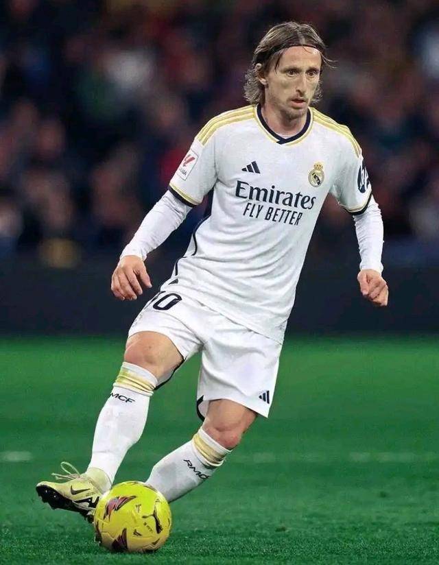 海港夺冠历程：上半程排第4，对BIG4仅取1分；下半程11胜2平2负（海港问鼎之路：前半程第4、对BIG4仅1分；后半程11胜2平2负）