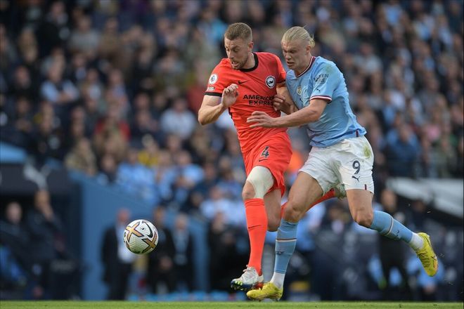 湖人詹姆斯关键三分锁定胜利（詹姆斯关键三分定胜局，湖人取胜）