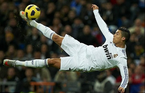 李镇全：战越南下半场我们出现了体能问题；踢韩国要全力以赴（李镇全：对阵越南后半场体能下滑；迎战韩国将全力以赴）